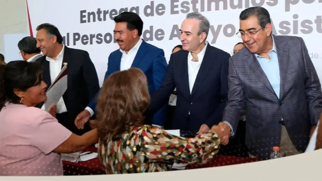 Gobierno de Sergio Salomón invierte 2 mil MDP en aumento salarial a maestros de Puebla