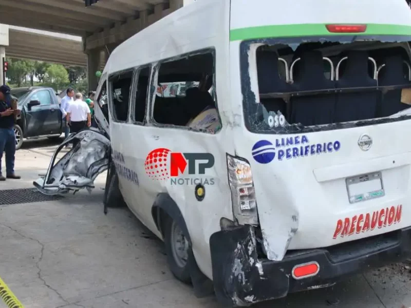 Al menos 10 lesionados deja choque entre unidad de Línea Periférico y camioneta en Puebla