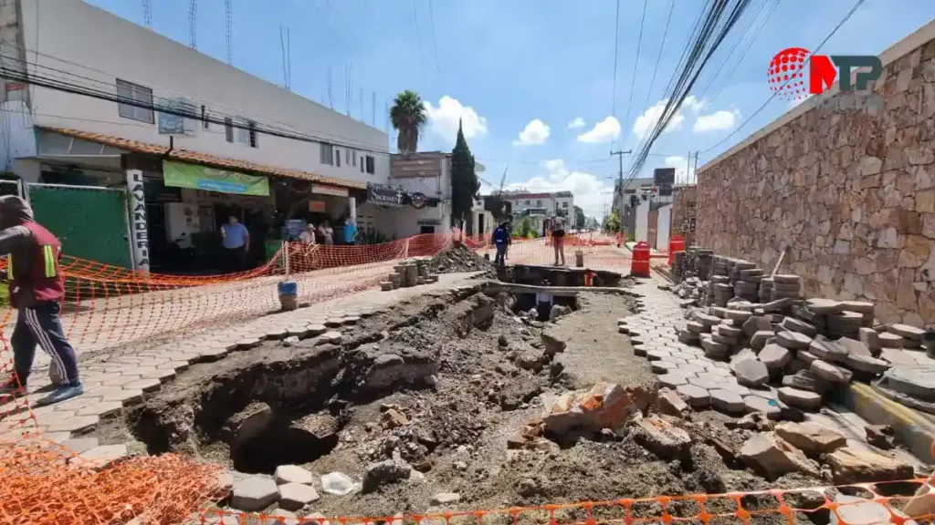 Calle Atzala, de los socavones en San Andrés Cholula estará cerrada otros cinco meses