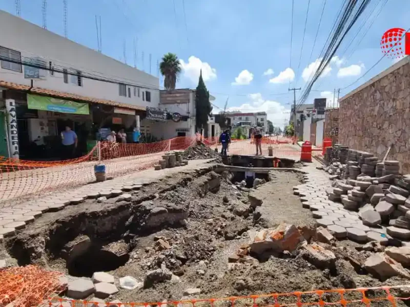 Calle Atzala, de los socavones en San Andrés Cholula estará cerrada otros cinco meses