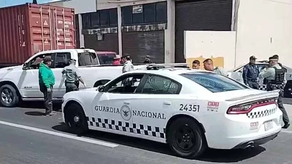 Comando intenta levantar a conductor de Camaro en la México-Veracruz