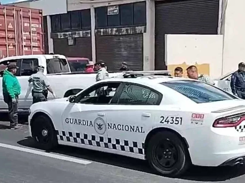 Comando intenta levantar a conductor de Camaro en la México-Veracruz