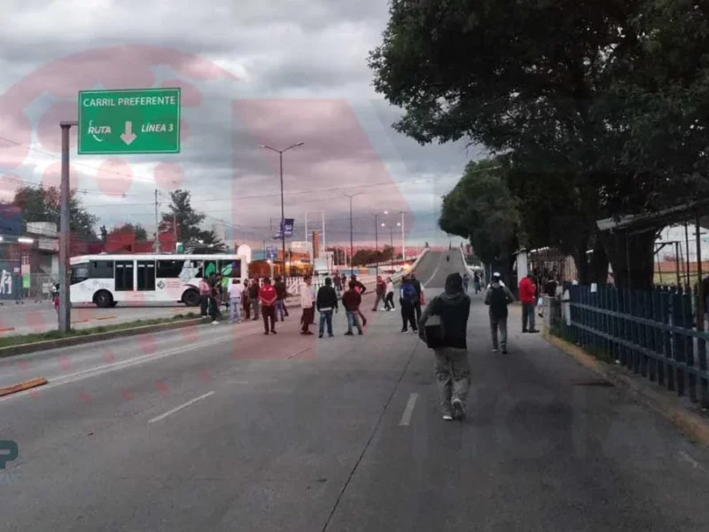 Enfrentamiento entre civiles y policías deja tres heridos en Sam’s de la CAPU