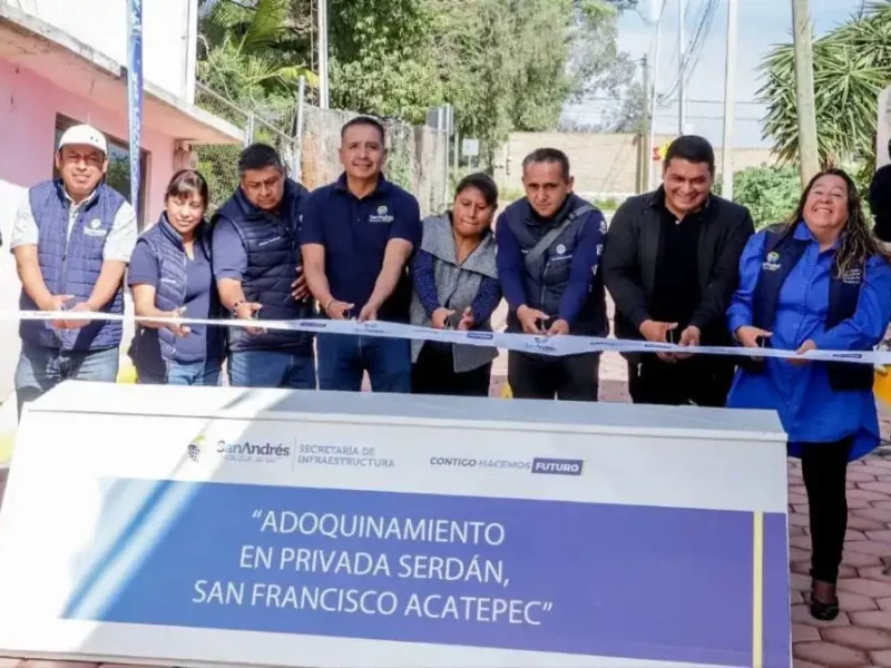 Entrega Tlatehui adoquinamiento en Tonantzintla y Acatepec