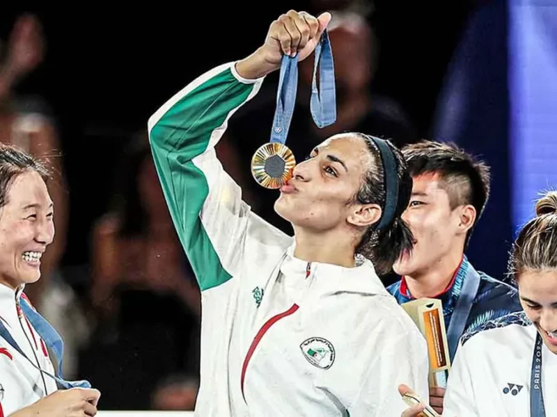 La polémica Imane Khelif se cuelga medalla de oro en boxeo femenil en París