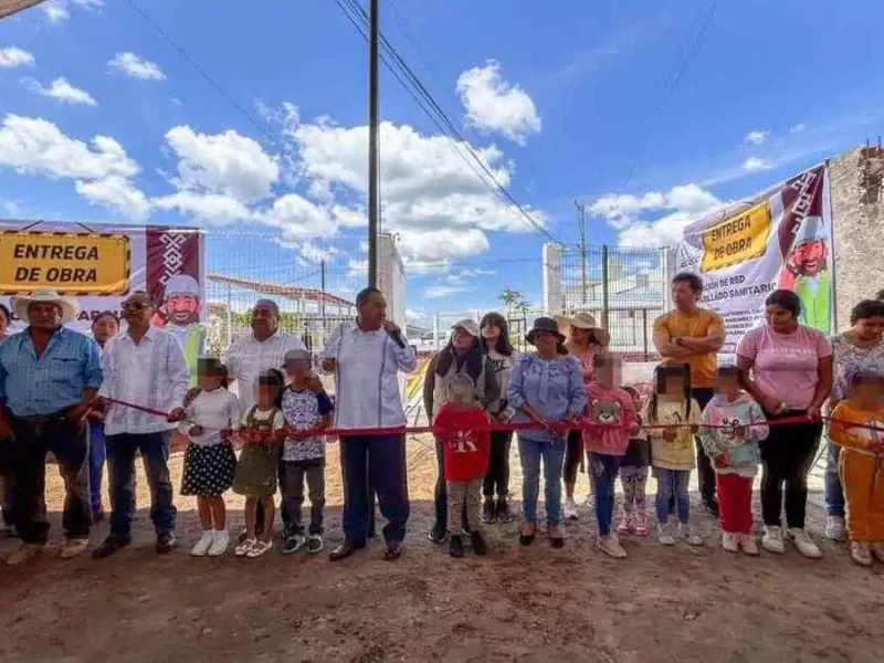 Mario de la Rosa en entrega de obras