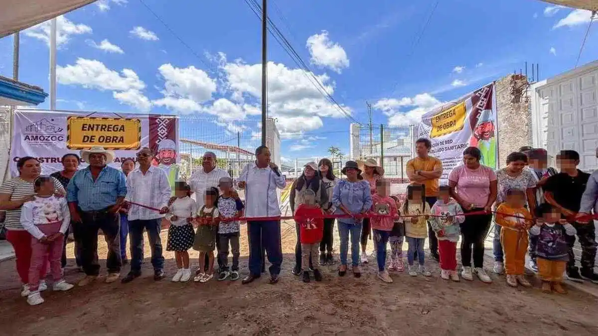 Mario de la Rosa en entrega de obras