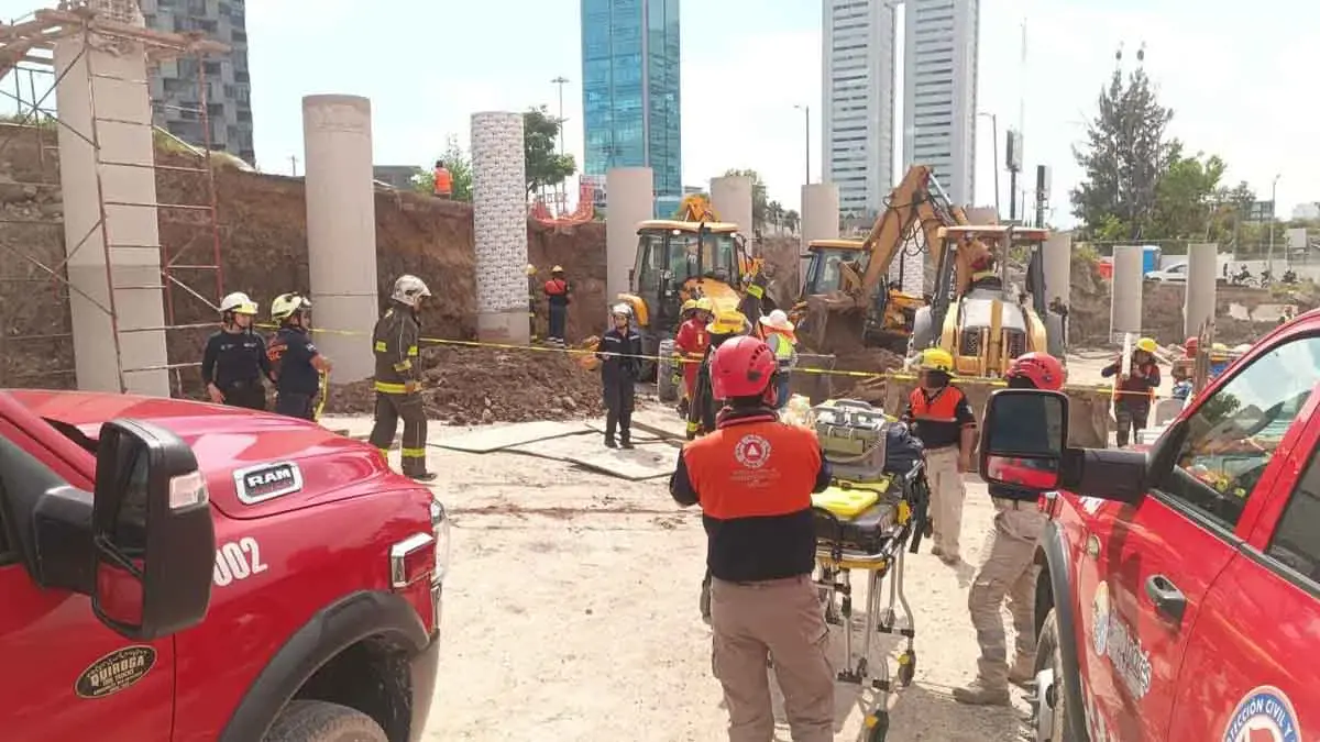 Muere trabajador por accidente en obras de distribuidor en Atlixcáyotl y Periférico