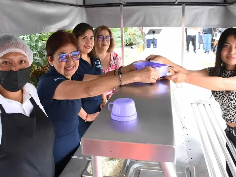 Rectora María Lilia Cedillo inicia entrega de Becas Alimenticias