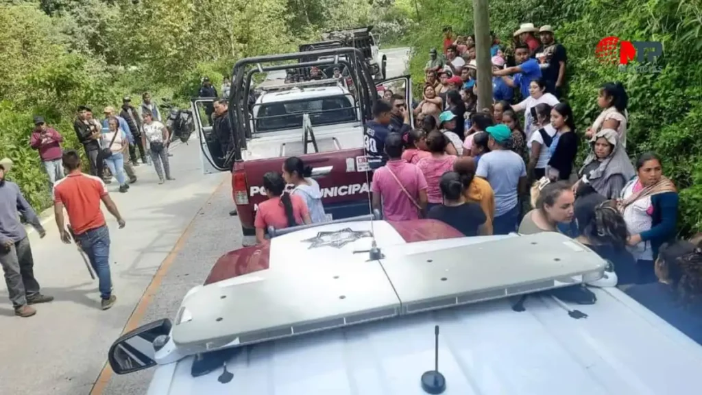 Retienen a 13 policías de Chiconcuautla por asegurar transporte público pirata