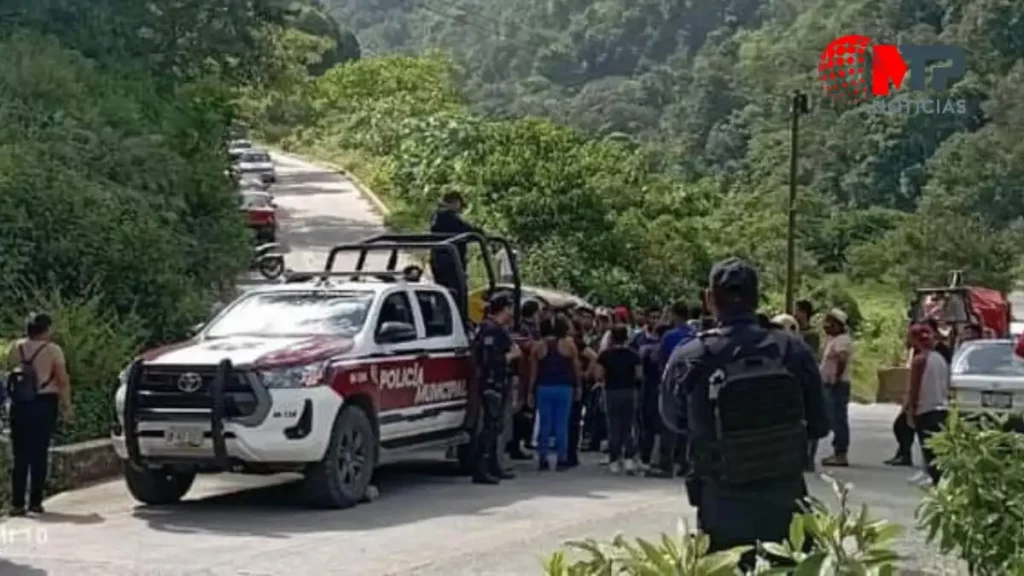 Retienen a 13 policías de Chiconcuautla por asegurar transporte público pirata