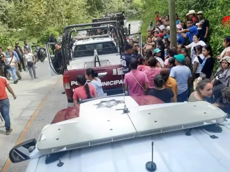 Retienen a 13 policías de Chiconcuautla por asegurar transporte público pirata