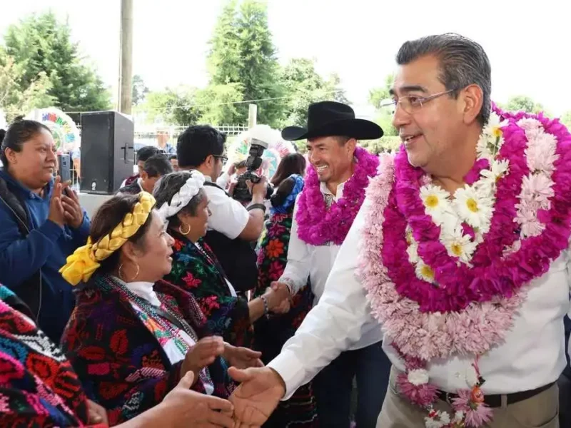 Universidad, calles y apoyos por 131.7 MDP entrega Sergio Salomón en la Mixteca