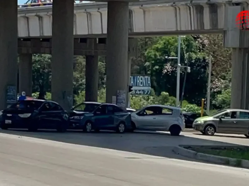 Surgen más taxis piratas en Periférico previo a operaciones de RUTA 4