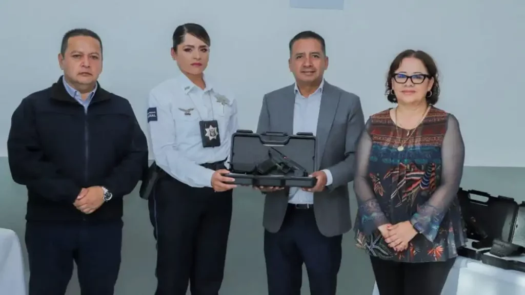 Tlatehui entrega armamento a sus policías en San Andrés Cholula