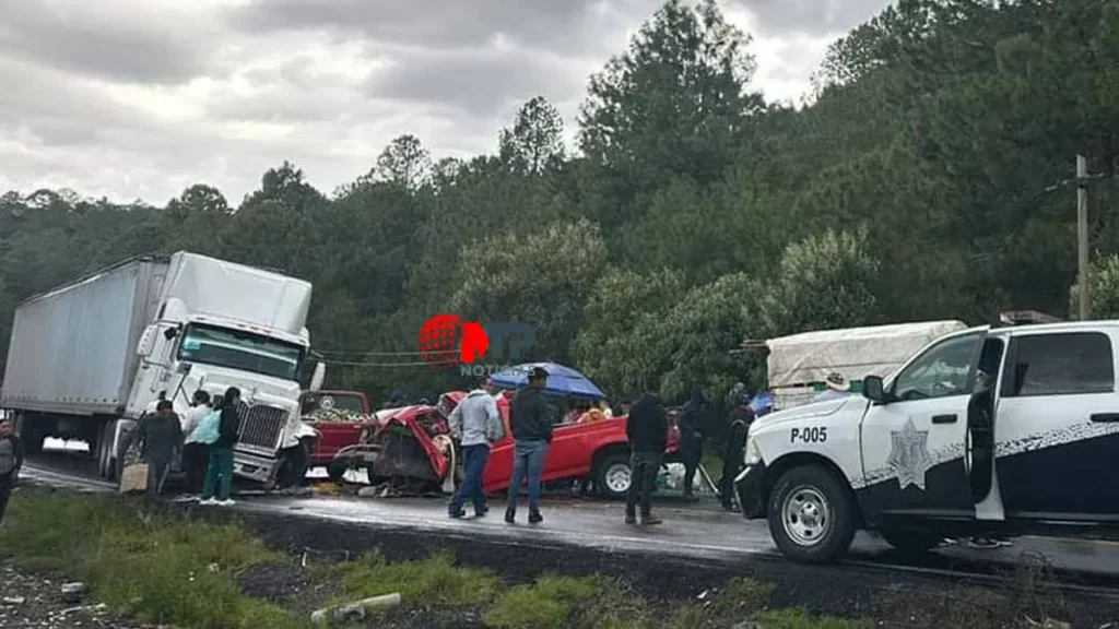 Un muerto deja choque de comerciantes contra tráiler en San Salvador El Seco