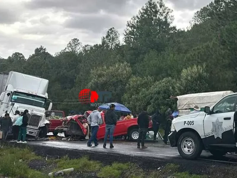 Un muerto deja choque de comerciantes contra tráiler en San Salvador El Seco