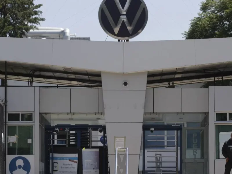 Acuerda Volkswagen aumento global de 10.59% con sindicato, falta que trabajadores acepten