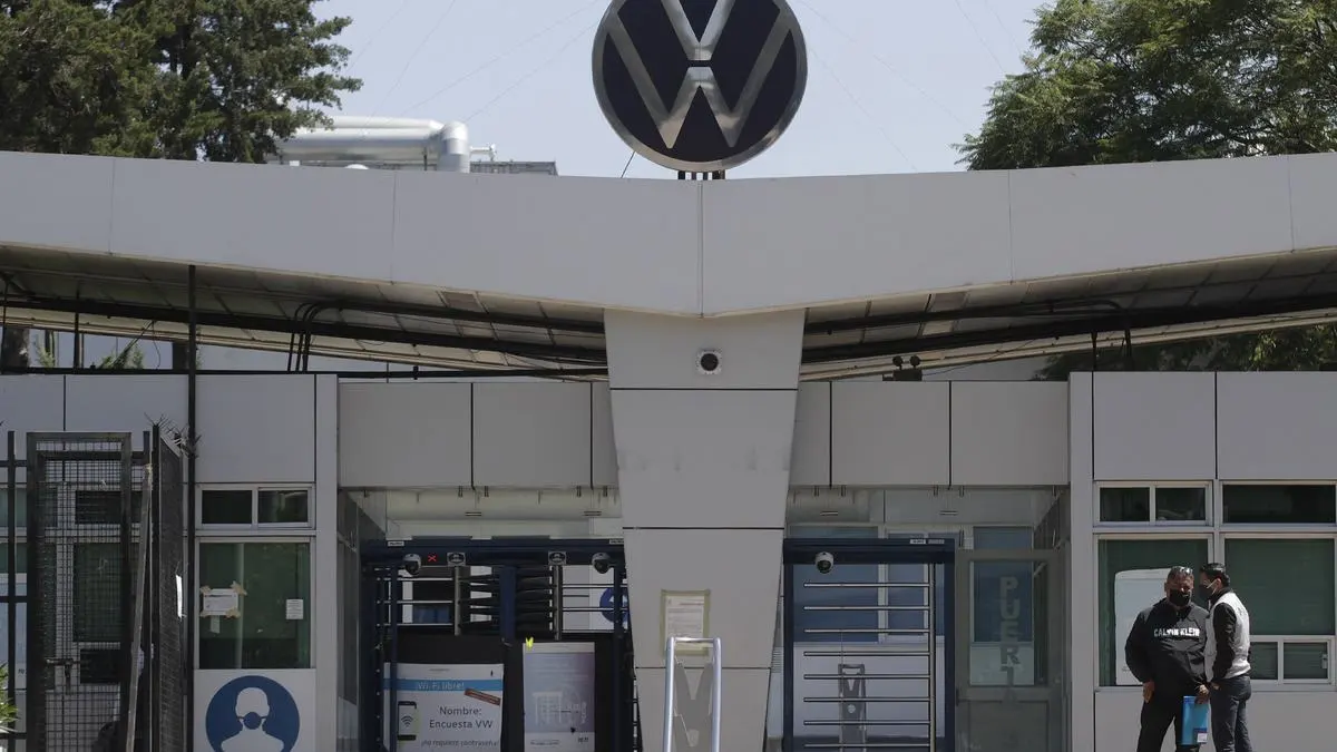 Acuerda Volkswagen aumento global de 10.59% con sindicato, falta que trabajadores acepten