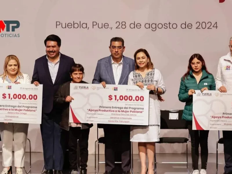 'Apoyo Productivo a la Mujer Poblana': Sergio Salomón entrega cheques a beneficiarias