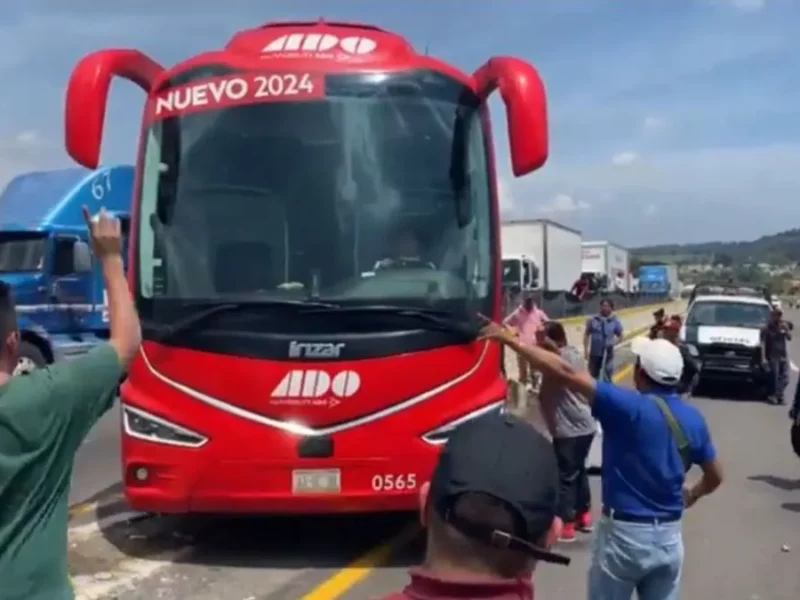 Paralizado centro y sureste de México por bloqueos en cinco carreteras