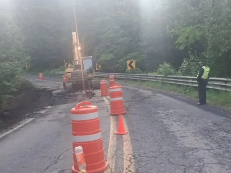 ¡Precaución! Cierran carretera Toluca-Ciudad Altamirano por socavón