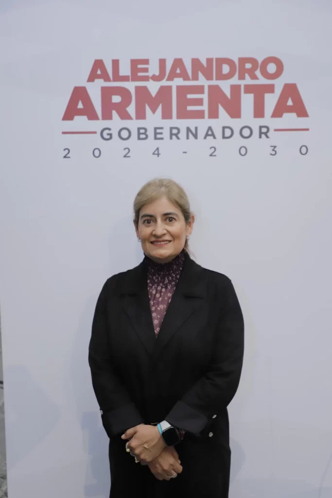 Celina Peña, secretaria de Ciencias y Humanidades con Alejandro Armenta.