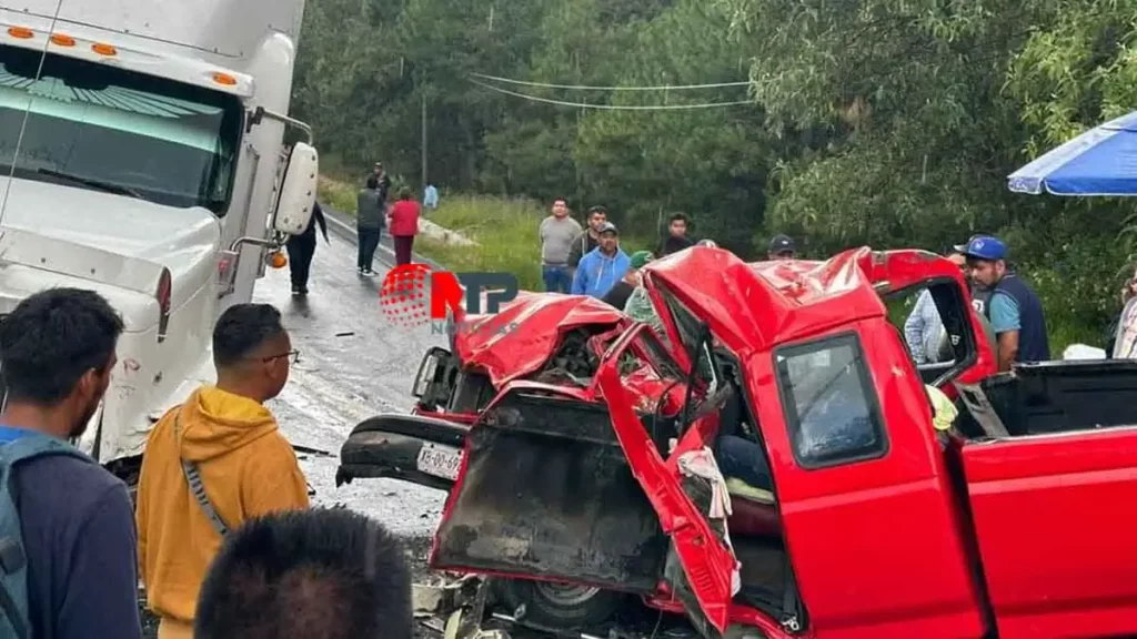 Un muerto deja choque de comerciantes contra tráiler en San Salvador El Seco