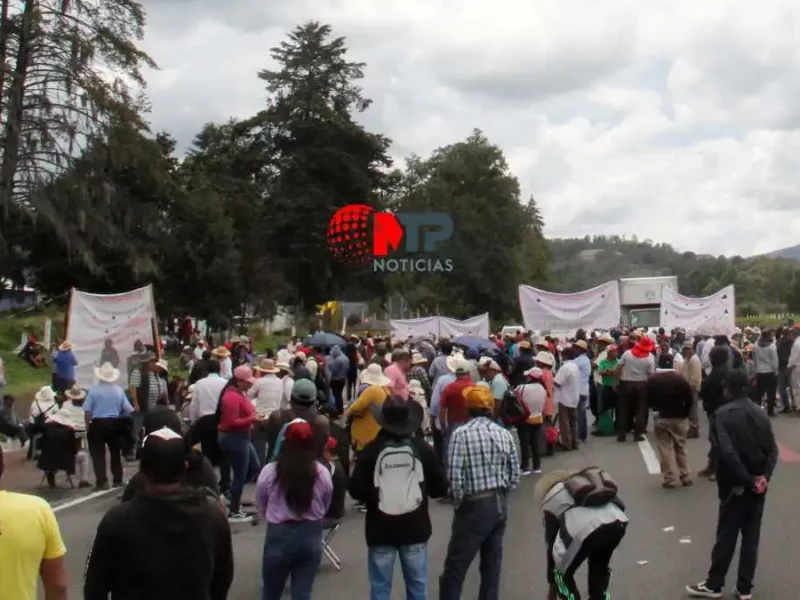 Denuncian por daño en propiedad ajena a ejidatarios que bloquean autopista México-Puebla