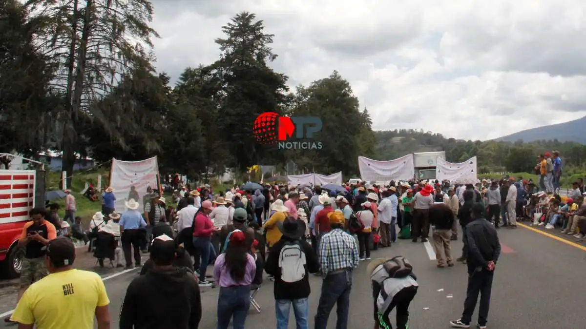 Denuncian por daño en propiedad ajena a ejidatarios que bloquean autopista México-Puebla