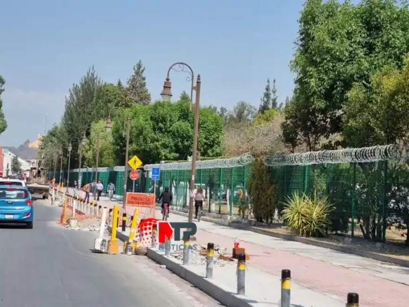 Vuelven doble sentido la calle de los antros en San Andrés Cholula por obras