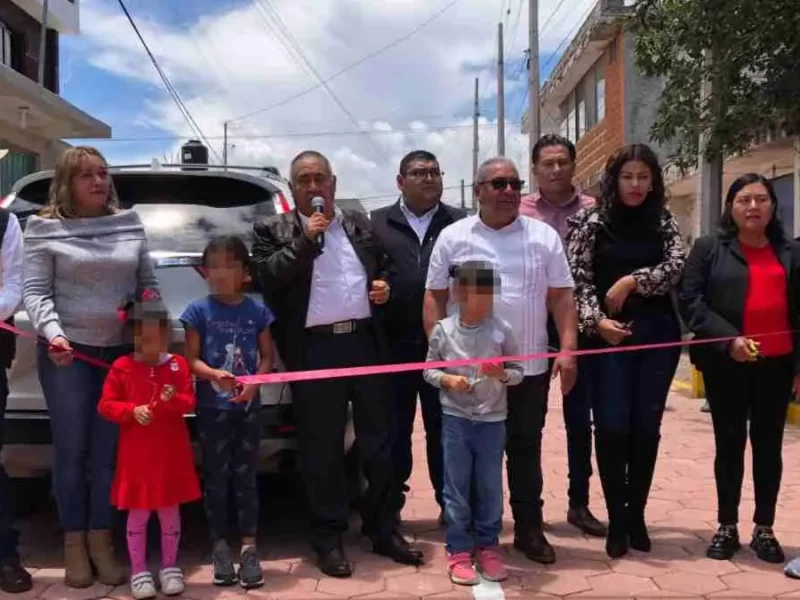 Mario de la Rosa entrega obras en Amozoc