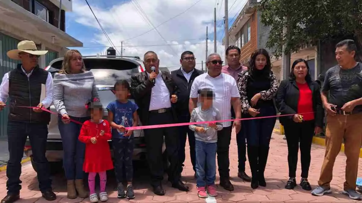 Mario de la Rosa entrega obras en Amozoc