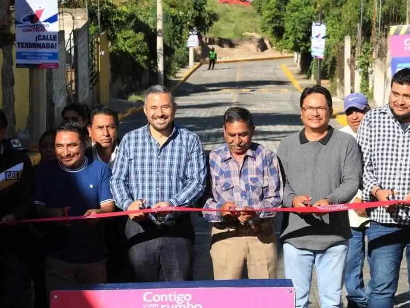 Ayuntamiento de Puebla entrega pavimentación de calles en San Pedro Zacachimalpa