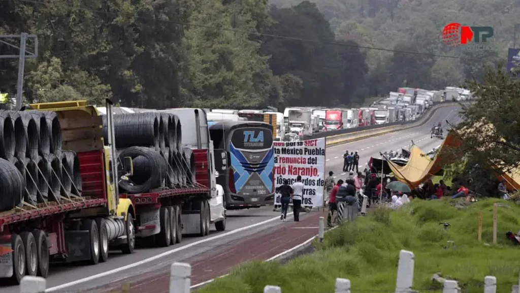 Aquino deja en manos de la federación liberar la autopista México-Puebla