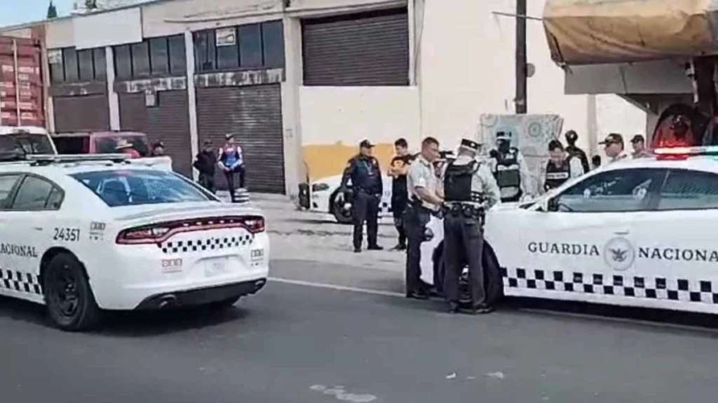 Comando intenta levantar a conductor de Camaro en la México-Veracruz