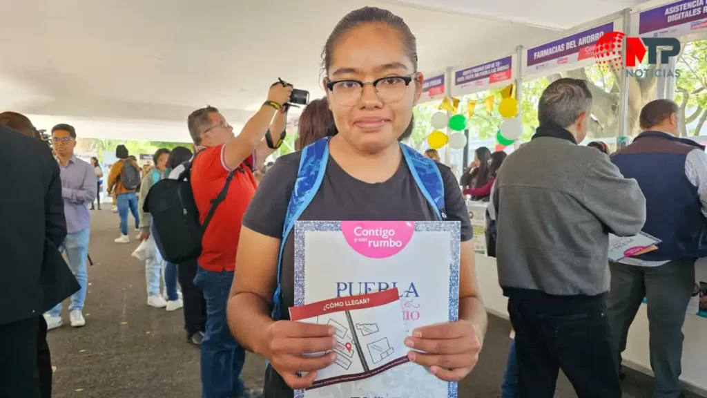 María del Carmen acude a la Feria del Empleo de Puebla, espera apoyar a su familia