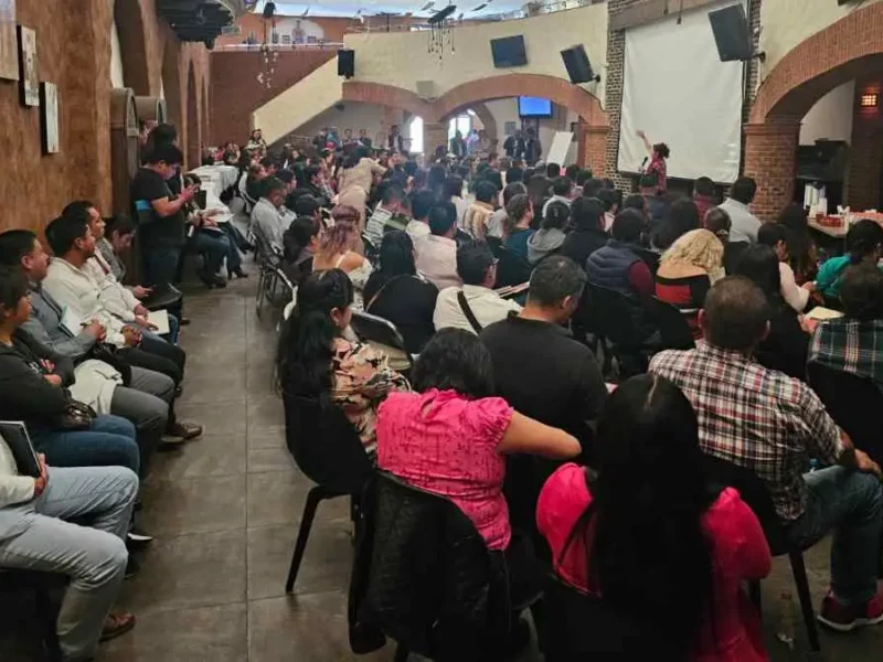 Imparten modelos de gestión a ediles electos de Morena en Puebla