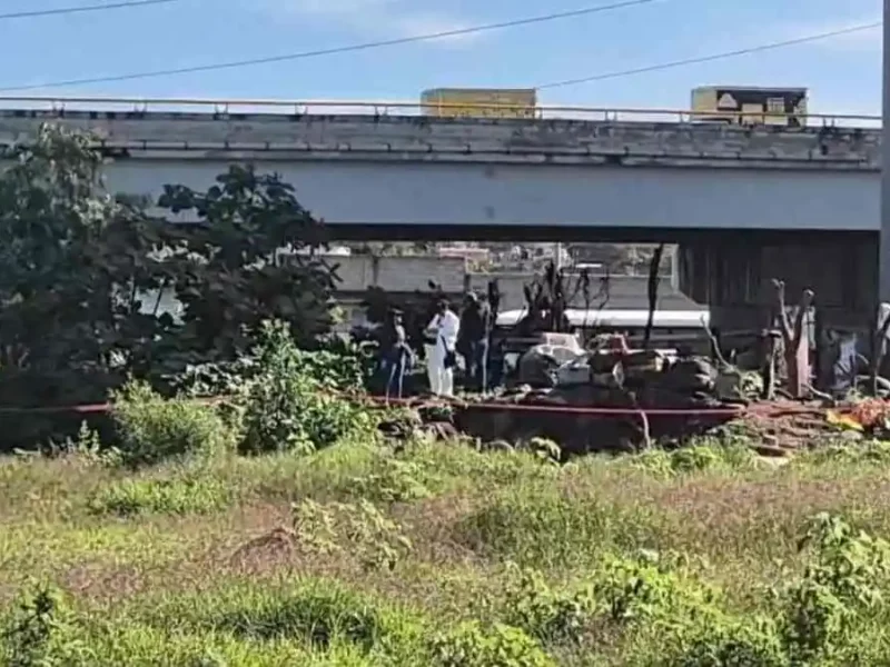 Muere un hombre tras incendiarse su casa improvisada en la México-Puebla