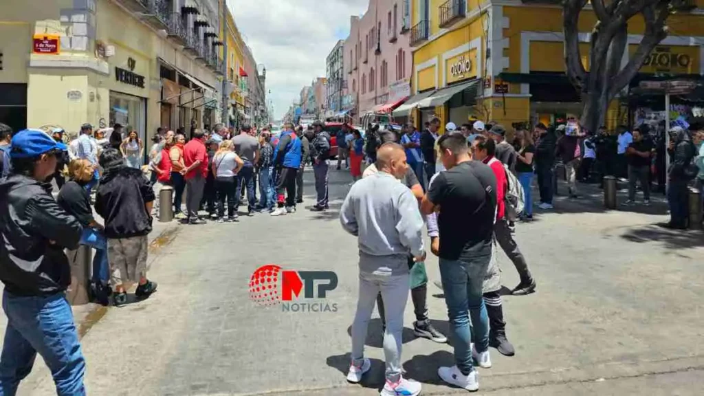 Operativo contra ambulantes en Centro Histórico de Puebla: entre golpes y empujones