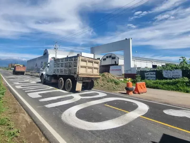 Cuatro meses después, reabren carretera a Calpan, ¿ya no hay pleito por el relleno?