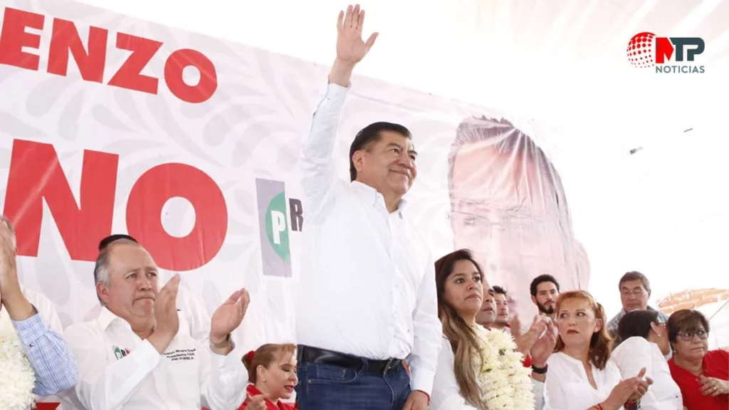 Reaparece Mario Marín en evento político