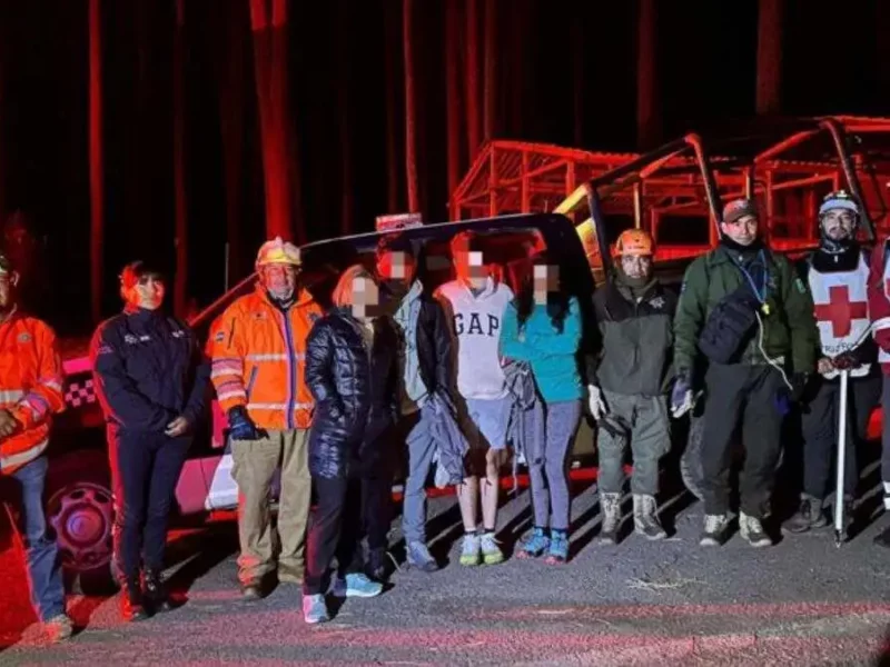 Rescatan a jóvenes que se extraviaron en La Malinche, así los encontraron