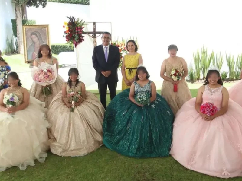 Sergio Salomón y Gaby Bonilla festejan a 8 quinceañeras de Casa del Adolescente