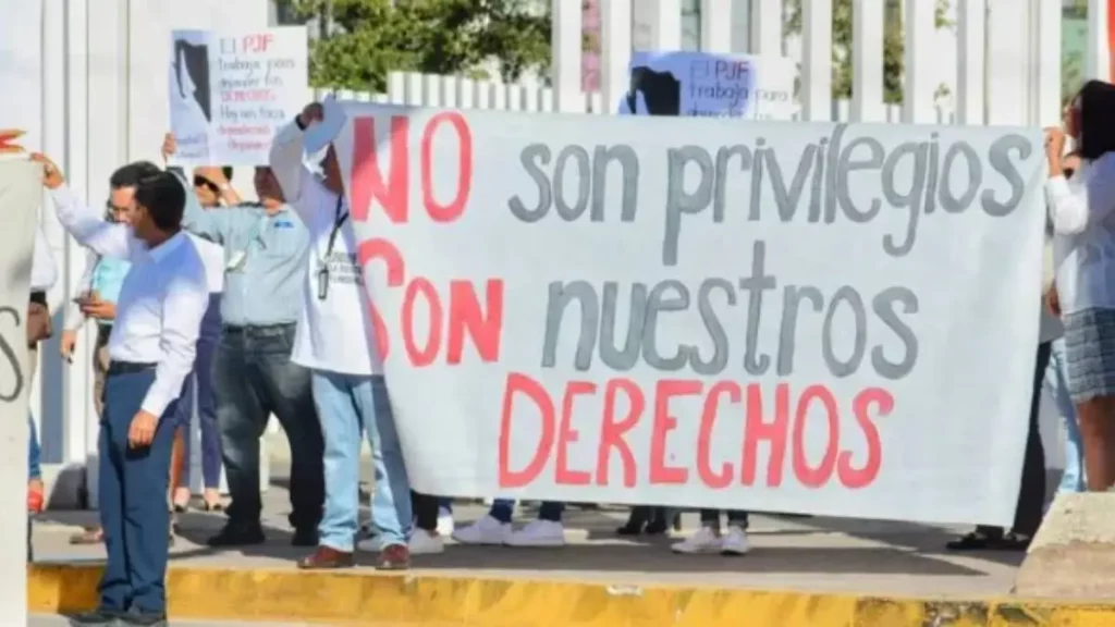 Trabajadores del Poder Judicial inician paro; con reforma "se les beneficia", dice AMLO