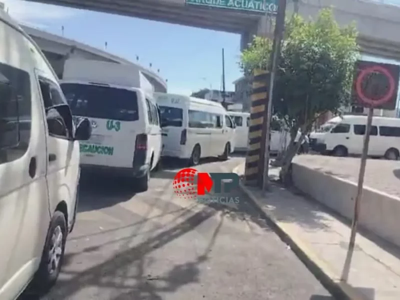 Transportistas de la Mixteca suben el pasaje, los regañan y se van a paro