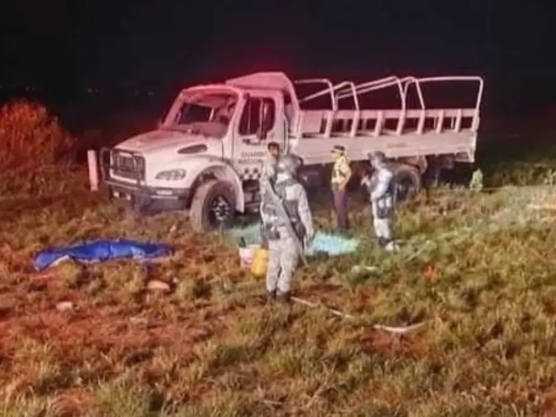 Vuelca camión de la Guardia Nacional en la Cuacnopalan-Oaxaca: un muerto y 21 heridos