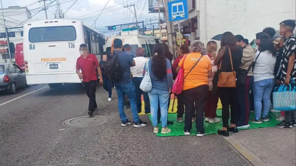 20 lesionados deja choque de rutas 4 y 3 Estrellas con pipa en Puebla