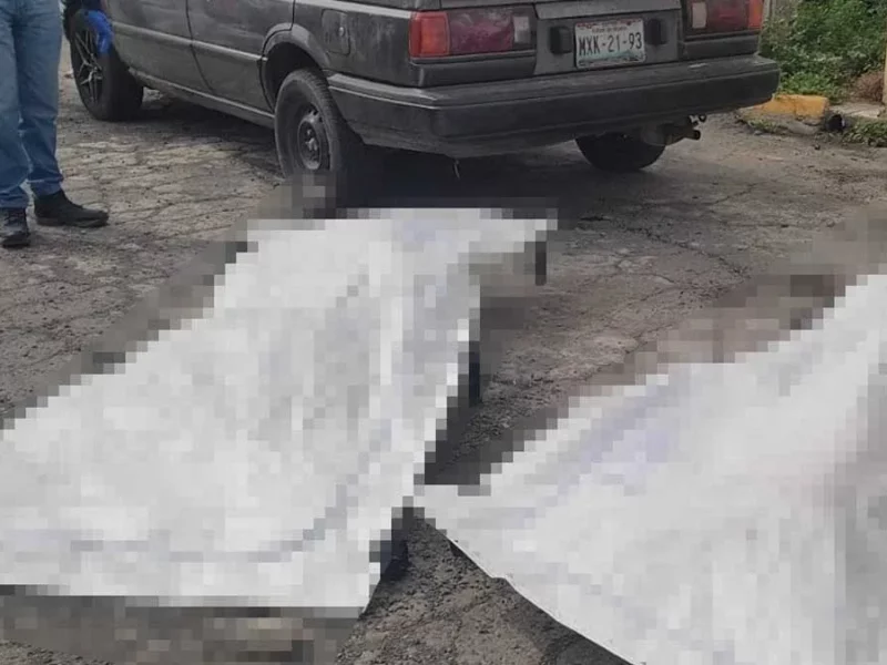 Abandonan tres cadáveres en la cajuela de un Tsuru en Quecholac