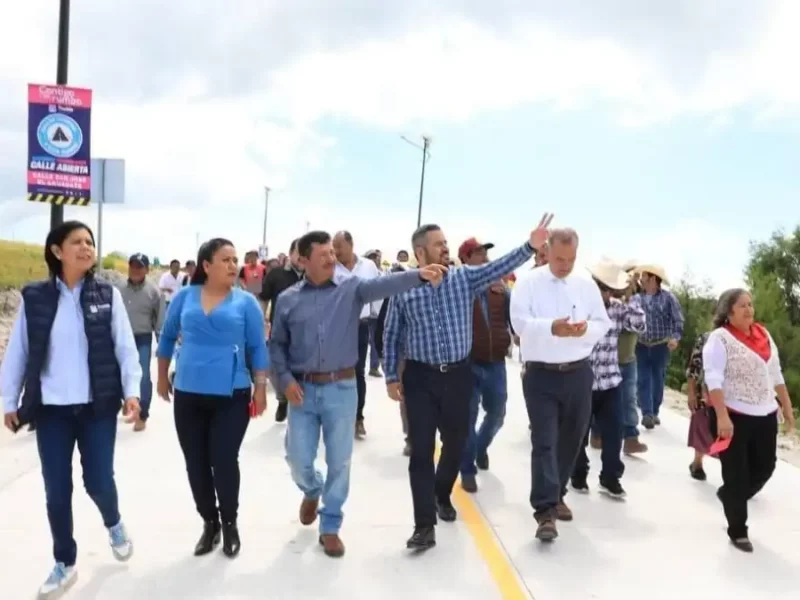 Adán Domínguez entrega tres obras en San José El Aguacate